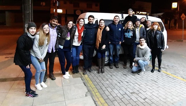 Alunos de Engenharia participam de ação solidária em Canoas