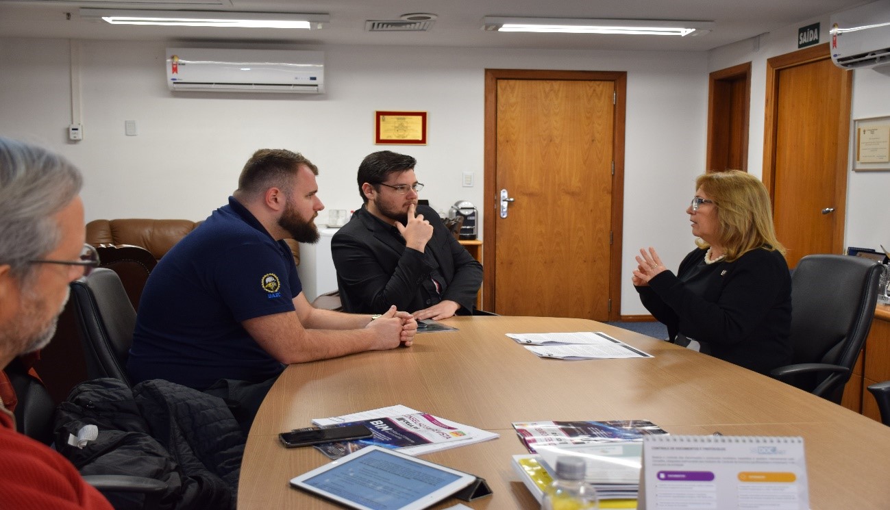 CREA-RS e Federação Nacional dos Estudantes da Engenharia Civil realizam reunião
