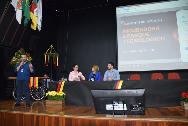 EESEC conta com mostra de trabalhos de estudantes e incubadoras da Unisc