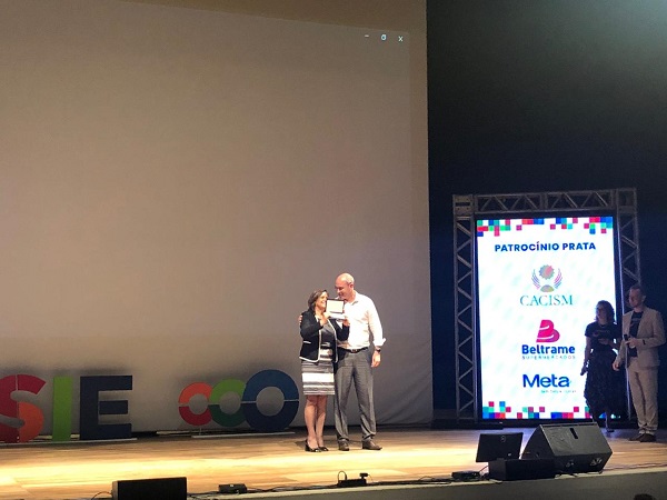 Conselheira Eng. Eletric. Nilza Zampieri recebe prêmio de empreendedorismo
