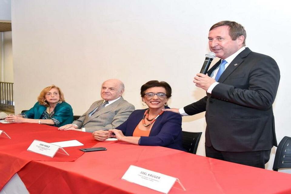 Abea-RJ promove prêmio Mulher Destaque e concede título de sócio-benemérito