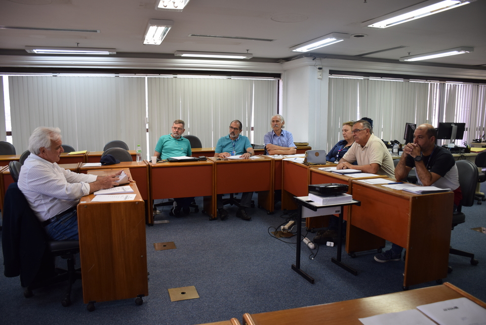 Comissão Eleitoral Regional-RS reunida na sede do Conselho