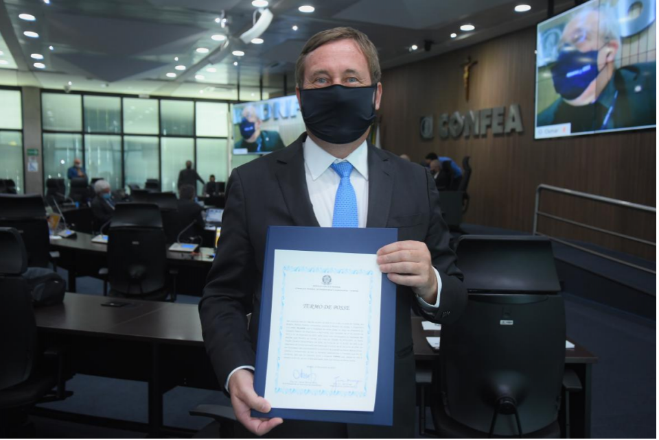 Engenheiro Joel Krüger é reeleito presidente do Confea
