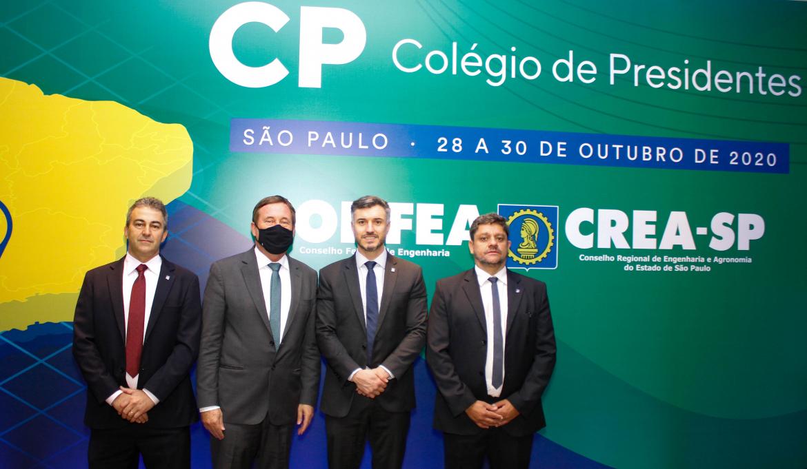 Renato de Castro (diretor geral eleito da M&uacute;tua-SP), Joel Kr&uuml;ger (presidente do Confea), Vinicius Marinelli (presidente do Crea-SP) e Ronaldo dos Santos (diretor administrativo eleito da M&uacute;tua-SP)