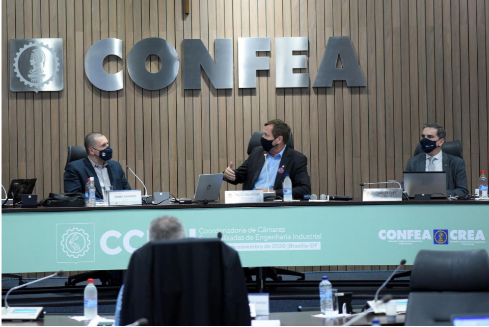 Participantes da quarta e última reunião do ano da CCEEI fazem balanço positivo do trabalho