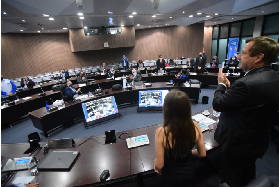 Emoção marca última sessão plenária do ano no Confea