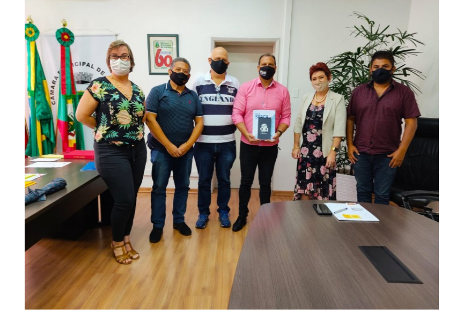 Presidente da Câmara recebe Associação dos Engenheiros e Arquitetos de Canoas