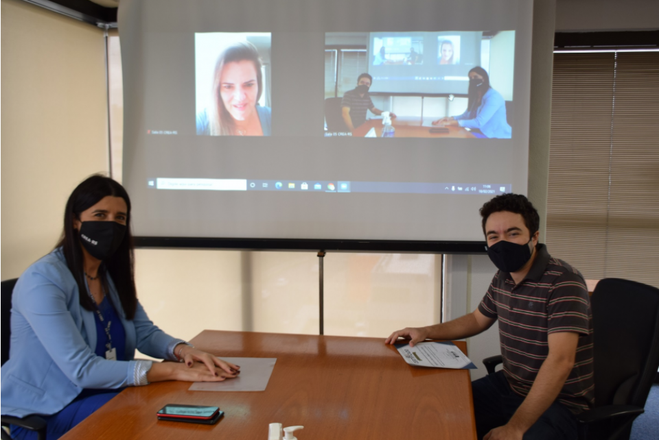 CREA-RS entrega distinção a dois jovens profissionais