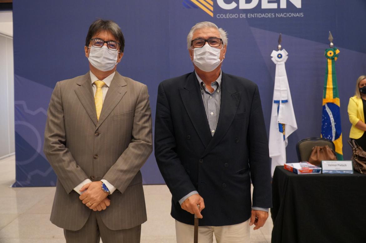 Eng. mec. Marco Aurélio Candia Braga (à dir.) e eng. eletric. e seg. trab. Milton Alves Ribeiro assumem Cden em 2021