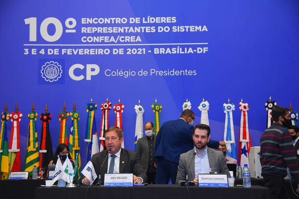 Presidente do Confea, Joel Krüger, e o secretário de Advocacia da Concorrência e Competitividade, Geanluca Lorenzon