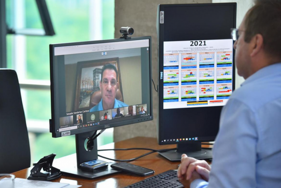 Aquisição de vacinas por setor público e privado é tema de reunião entre Confea e senador