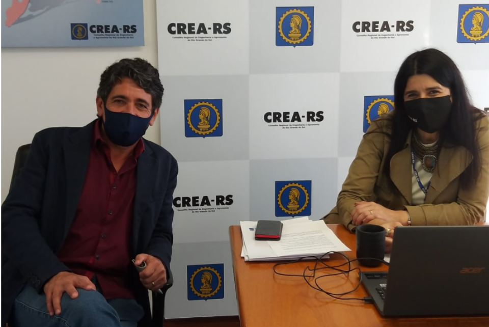 Presidente da AEASinos em visita ao CREA-RS