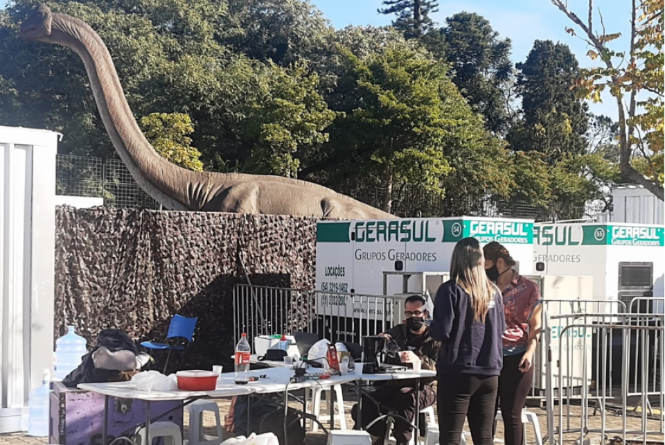 Evento drive-in em Porto Alegre recebe fiscalização do CREA-RS