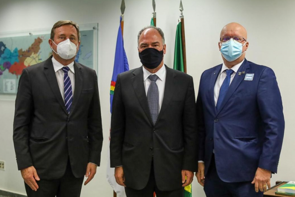 Confea leva ao Senado demanda por Salário Mínimo Profissional