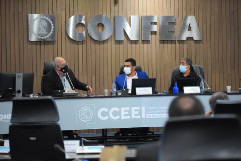 Esclarecimentos sobre a linha de ação do Confea em relação ao Ead foram prestados pelo superintendente Osmar Barros Júnior