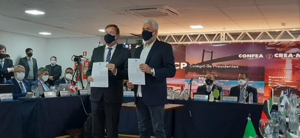 Presidente Joel Krüger e Presidente do BIM Fórum Brasil, eng. civ. Wilton Catelani: acordo de cooperação contribuirá para o desenvolvimento da linguagem BIM na construção civil brasileira