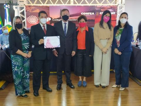 Alguns dos presidentes de Creas homenageados pela implantação do Programa Mulher:
