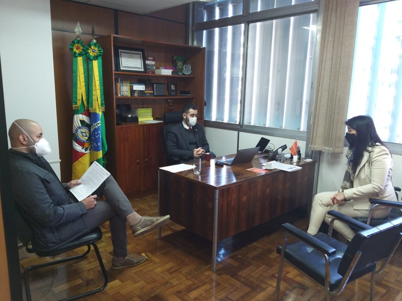 Deputado Riesgo acompanha a explanação da presidente do CREA-RS