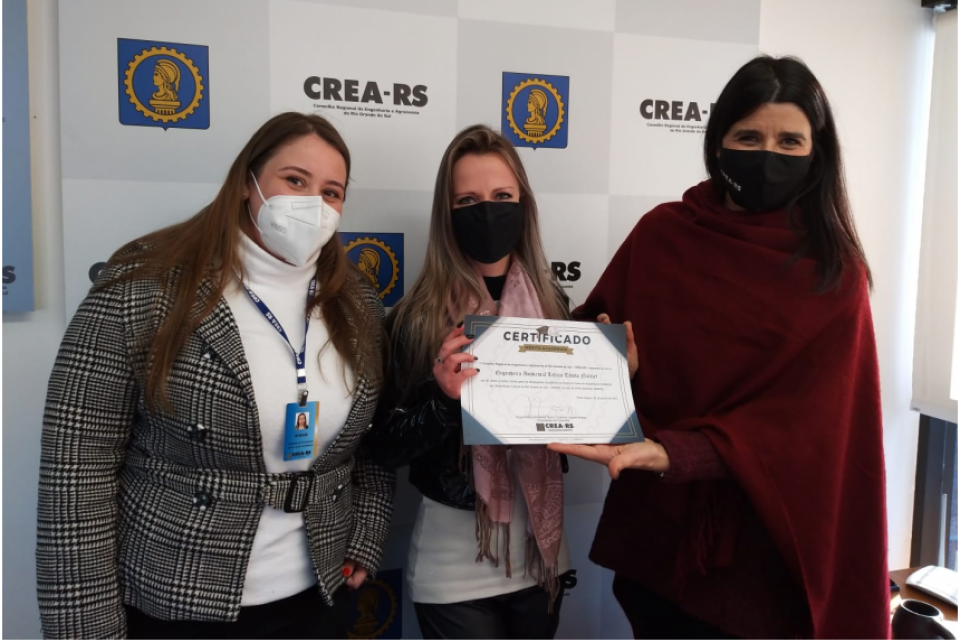 Distinção é entregue à Engenheira Ambiental Letícia Naitzel