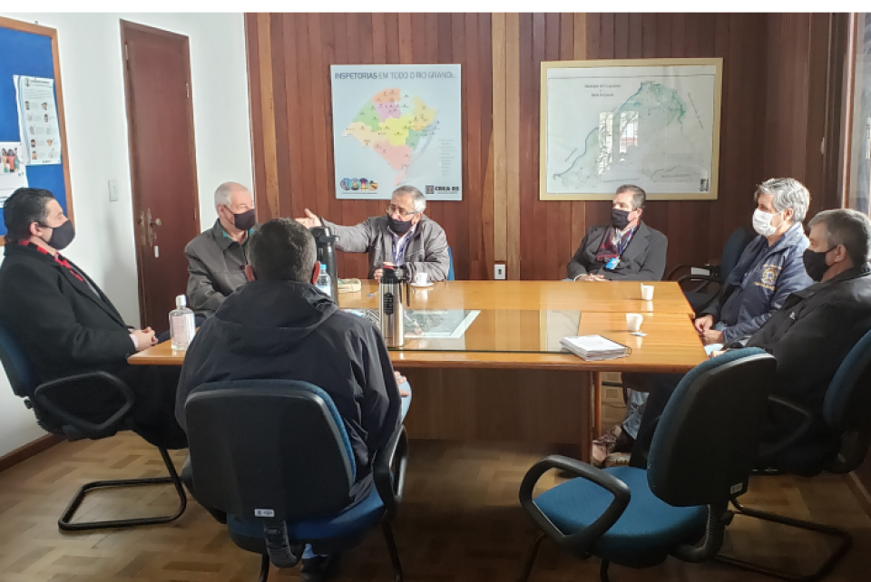 Presidente da Câmara de Uruguaiana visita inspetores do CREA-RS