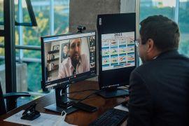 Presidente Joel Krüger conversa com o deputado Fábio Pinato, autor do projeto