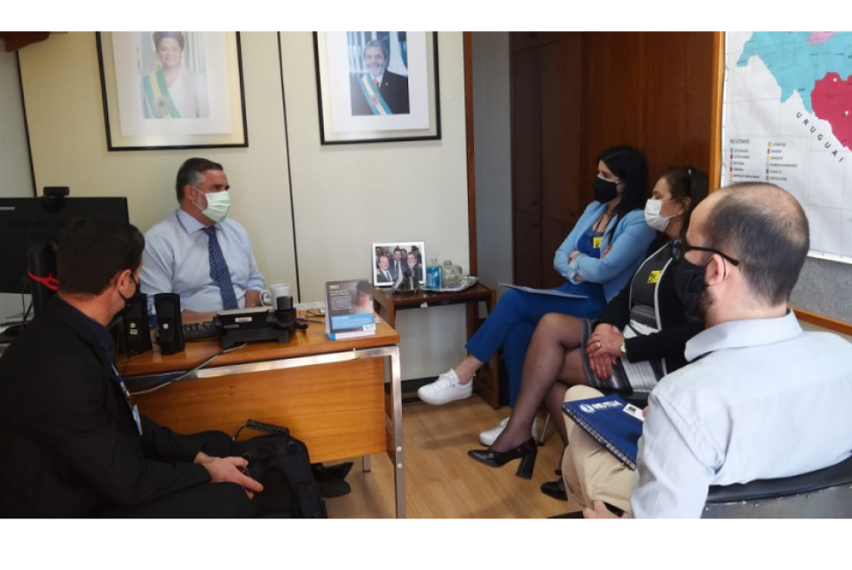 Deputado Paulo Pimenta reúne-se com comitiva do CREA-RS em Brasília