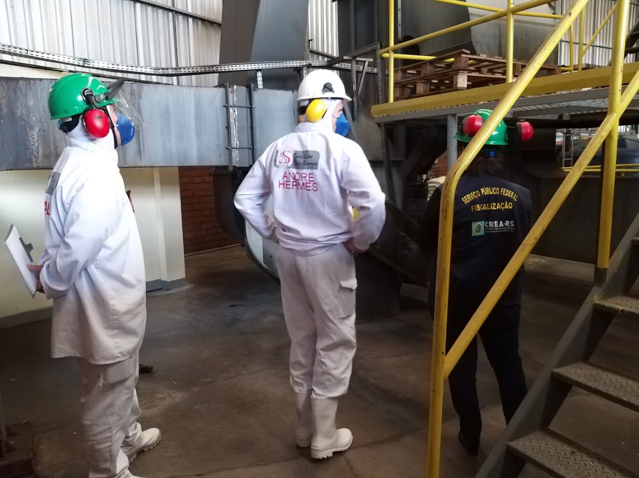 Responsável técnico da empresa acompanha fiscalização do Conselho