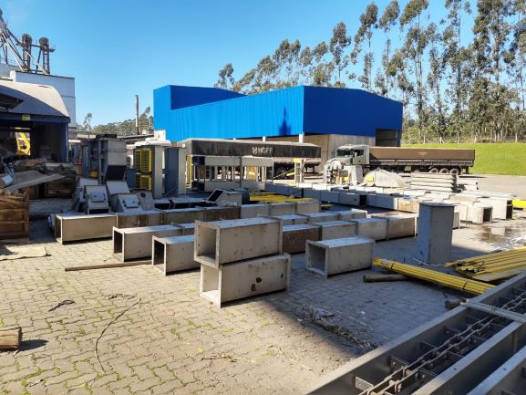 As obras de amplicação da pista começaram em março