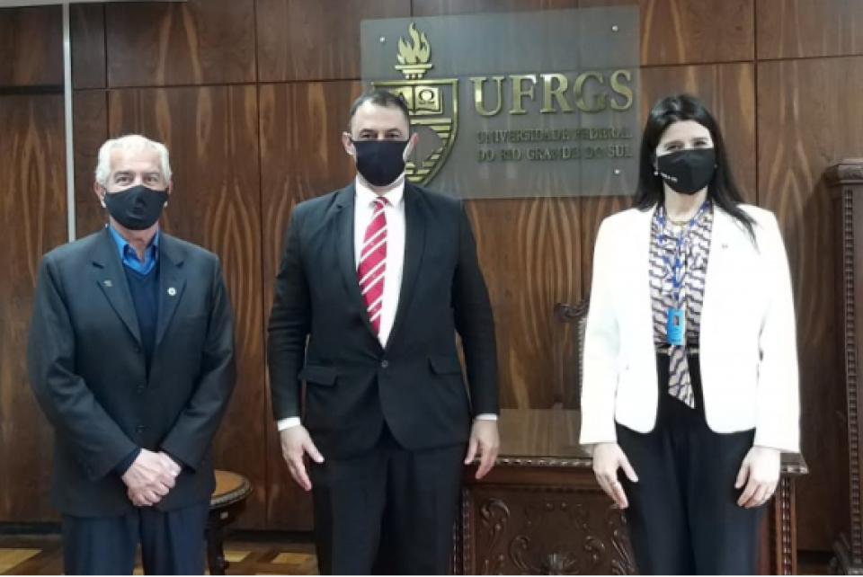 UFRGS e CREA-RS fortalecem cooperação com foco na qualificação profissional