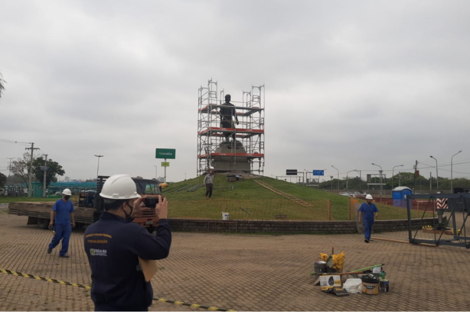 CREA-RS fiscaliza o içamento do Laçador