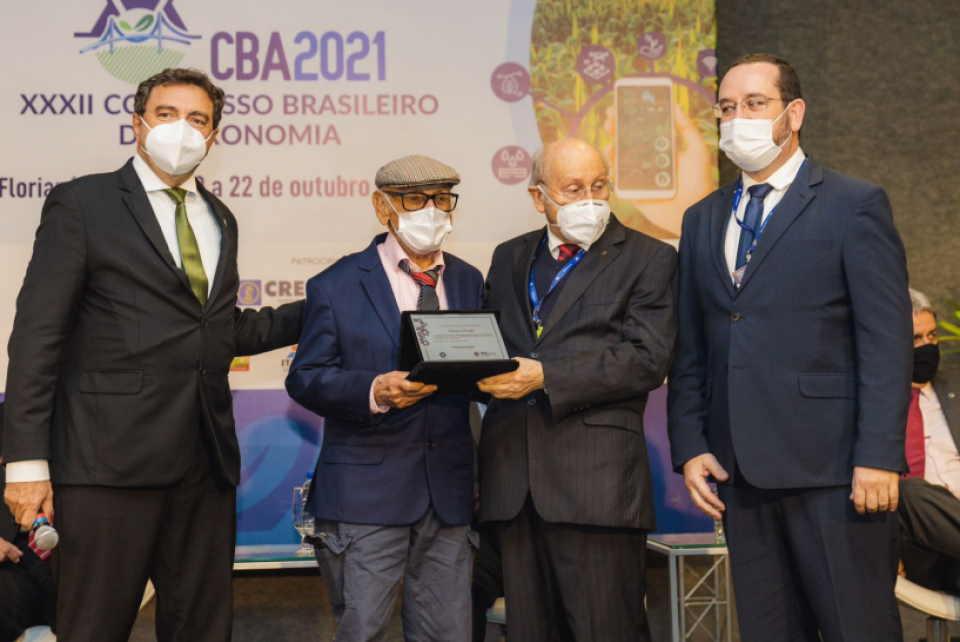 CBA abre com homenagem a personalidades do setor no País