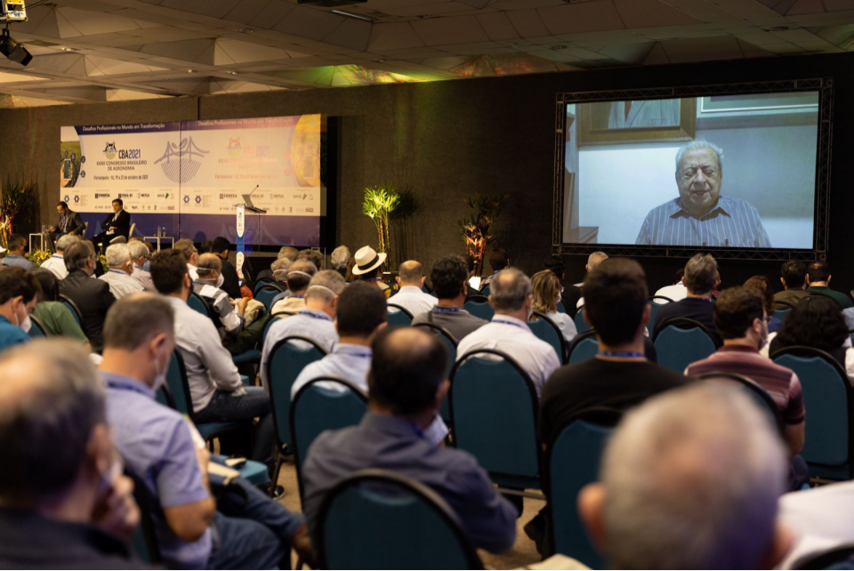 Alysson Paolinelli ressalta a importância do serviço público agrícola