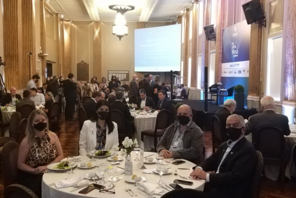 Diretoria do CREA-RS participa do Tá na Mesa
