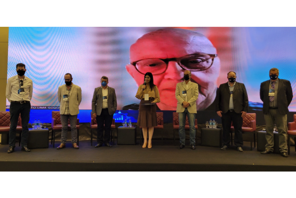Profissionais são homenageados durante Encontro de Lideranças