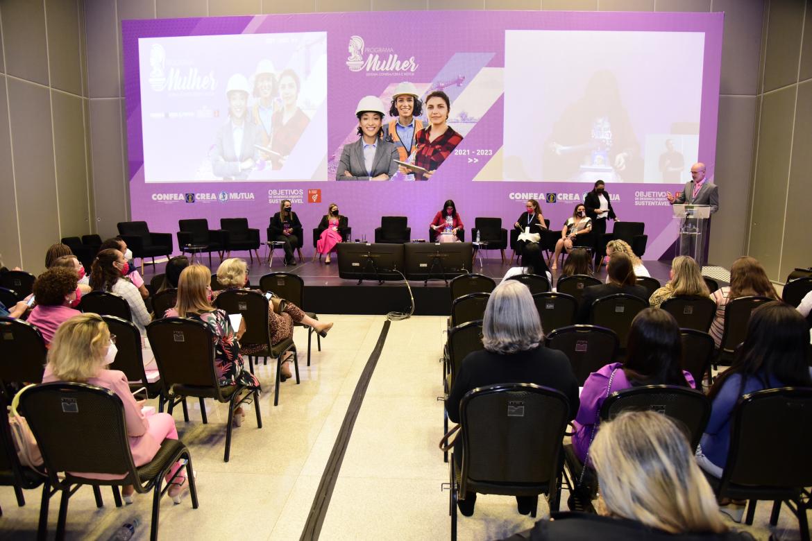 Evento foi acompanhado atentamente por grande público