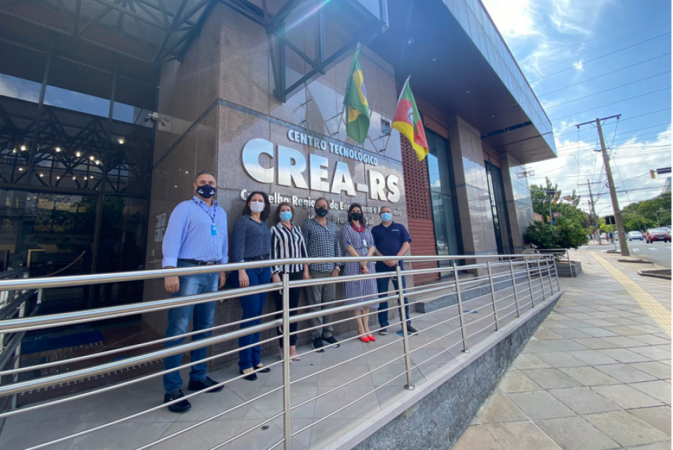 Comitiva do CredCrea é recebida pela diretoria do CREA-RS
