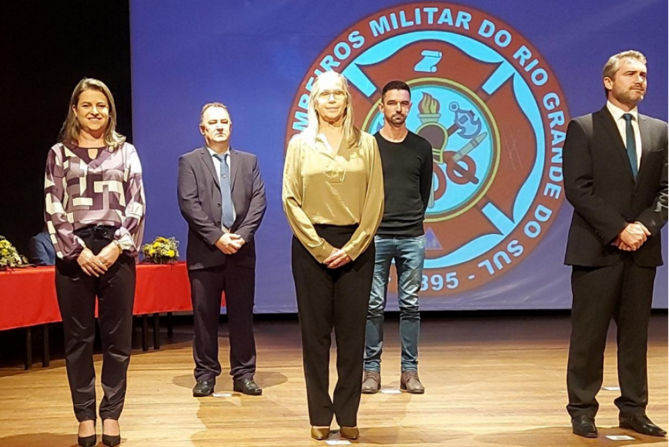 Corpo de Bombeiros de Ijuí entrega distinção à Engenheira Angélica Rocha