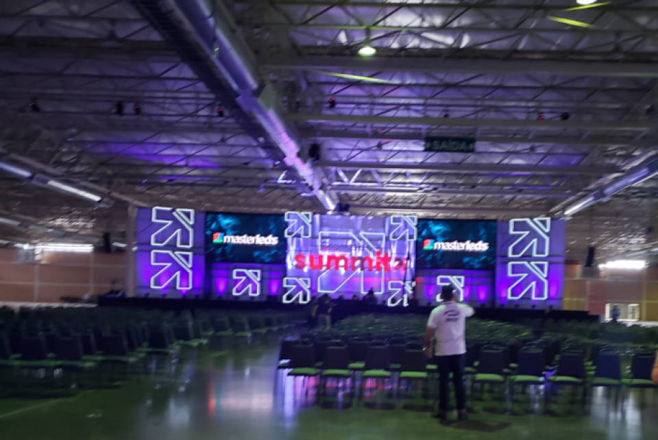 Montagem das estruturas do Gramado Summit é fiscalizada pelo CREA-RS