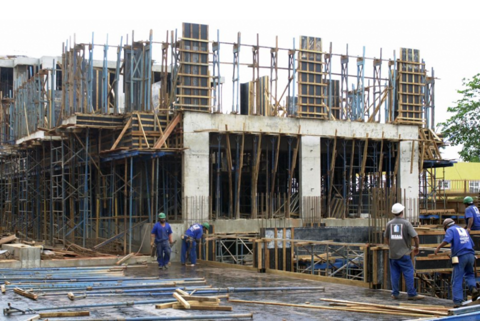 Pesquisa de mestrado avalia desempenho de obras no Brasil quanto aos critérios de tempo e custos
