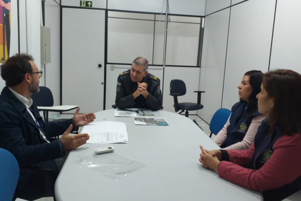 Inspeção em transporte escolar pauta reuniões em São Leopoldo