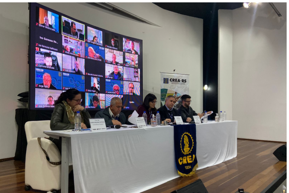 Plenária aprova processos e regulamento do Congresso Estadual de Profissionais
