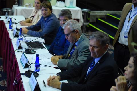 Presidente em exercício assina acordo