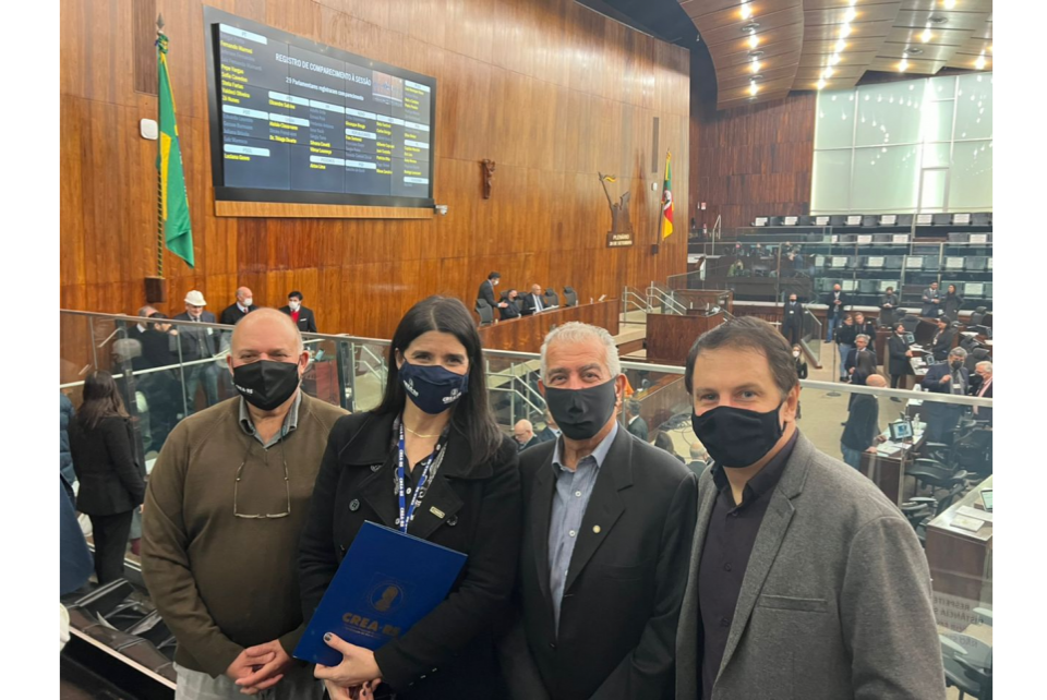 CREA-RS participa de homenagem da Alergs aos 80 anos do Senge-RS