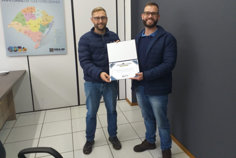 Engenheiro Químico formado pela UPF recebe Certificado de Mérito Acadêmico do Conselho
