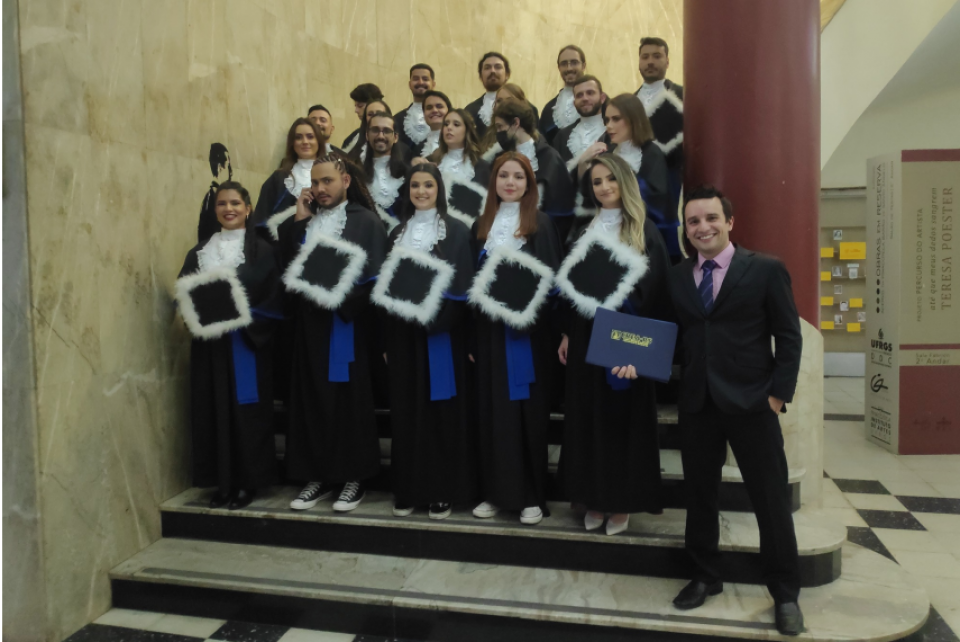 Formandos da UFRGS recebem Certificado de Mérito Acadêmico