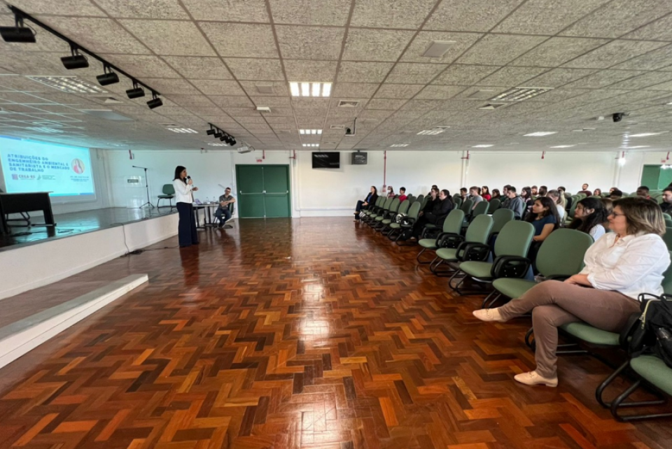 Bate-papo reúne presidente do CREA-RS e futuros Engenheiros Ambientais e Sanitaristas em Erechim