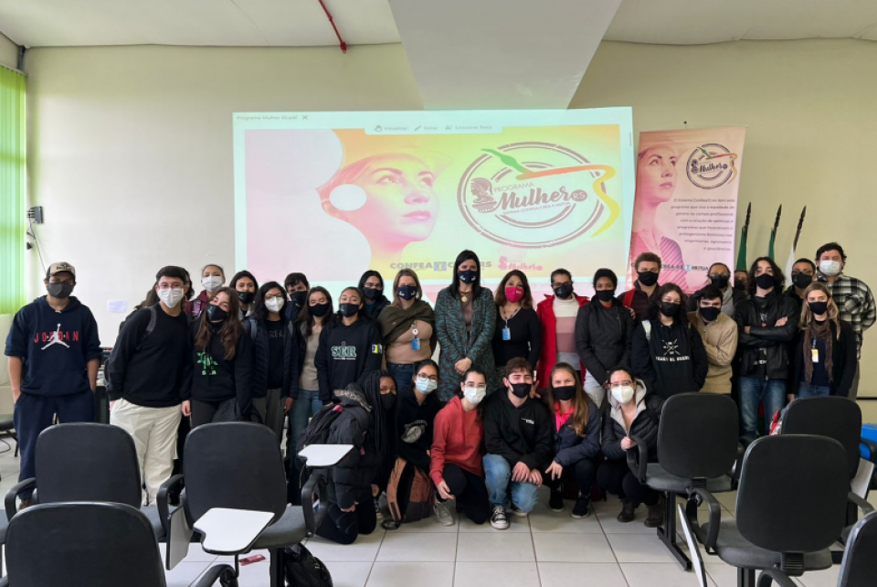 Interiorização: Estudantes da IFSul debatem com o Comitê Gestor do Programa Mulher o futuro profissional