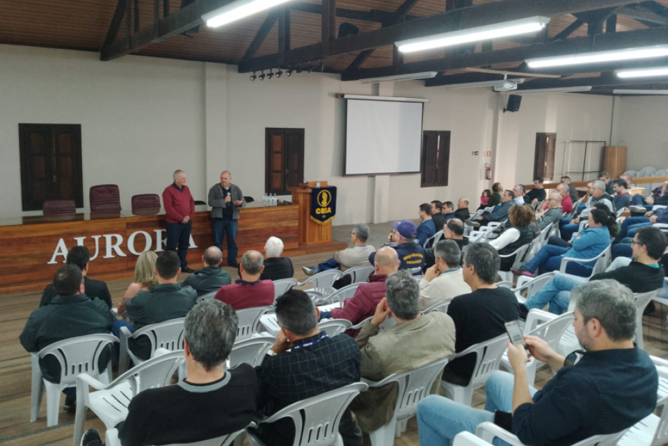 Agentes fiscais do CREA-RS participam de visita técnica à Cooperativa Vinícola Aurora
