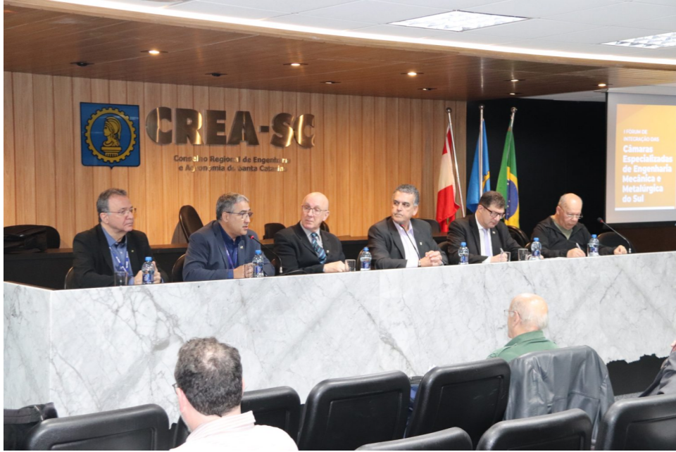 CREA-SC sedia I Fórum de Integração das Câmara Especializada de Engenharia Mecânica e Metalúrgica do Sul do Brasil