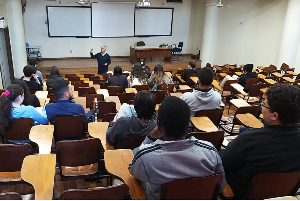 Palestra para alunos da Ufrgs aborda Sistema Confea/Crea
